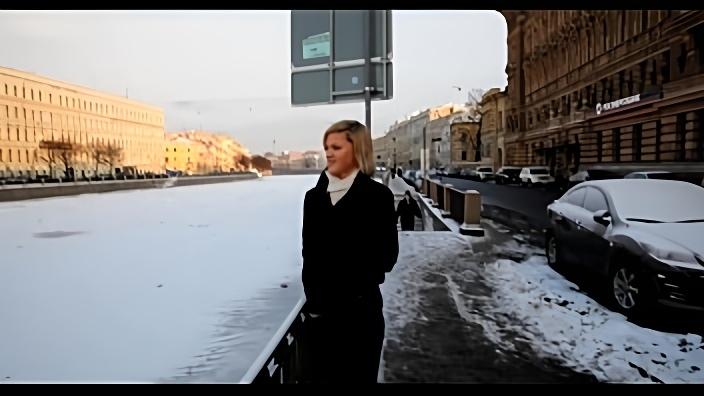 Парень склеил блондинистую милашку на зимней набережной Питера и отодрал её раком у себя дома