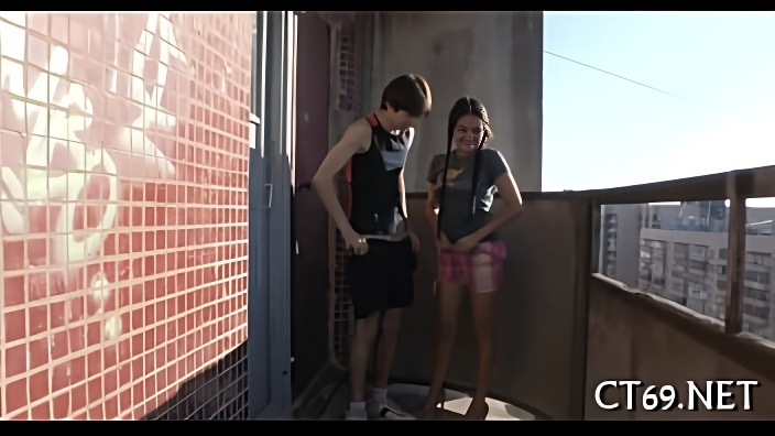 Азиатская цыпочка с длинными косами чпокается с русским парнем в падике и на домашнем диване