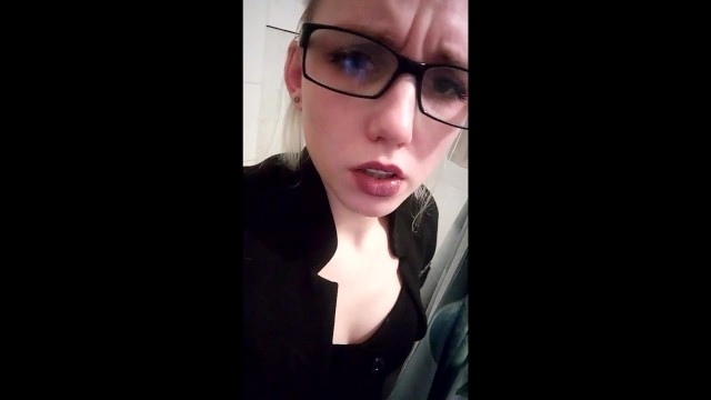 Русская мамаша Лика с пухлыми губками сосет партнеру и дрочит его ствол