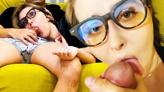 Я трахнул мачеху в рот и кончил внутрь после массажа