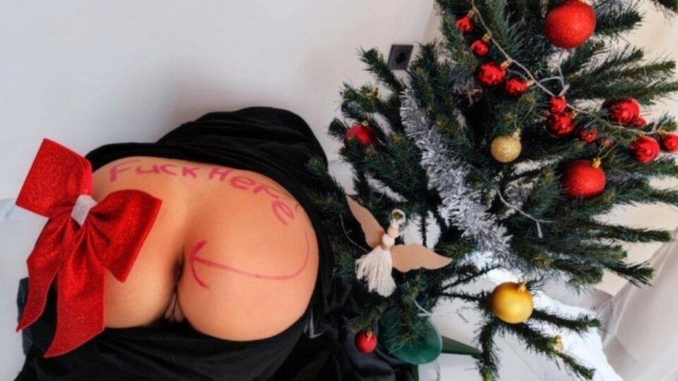 Курьер доставил посылку и кончил в попку своей Жене!