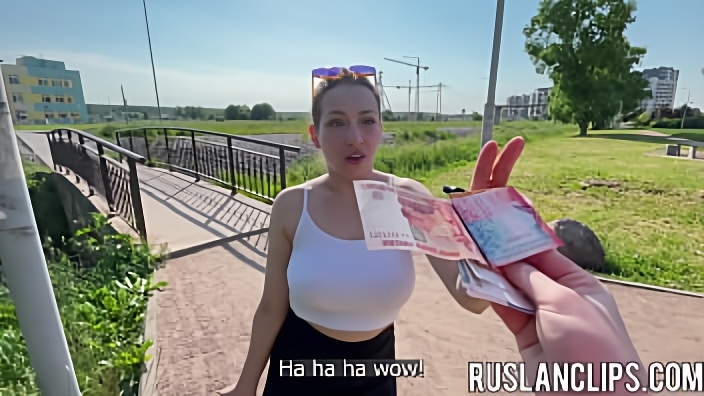 Katy Dee Earned Pocket Money By Flashing in Public