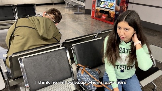 Пикапер увел едва знакомую девушку от спящего мужа в аэропорту и отодрал её у себя в квартире