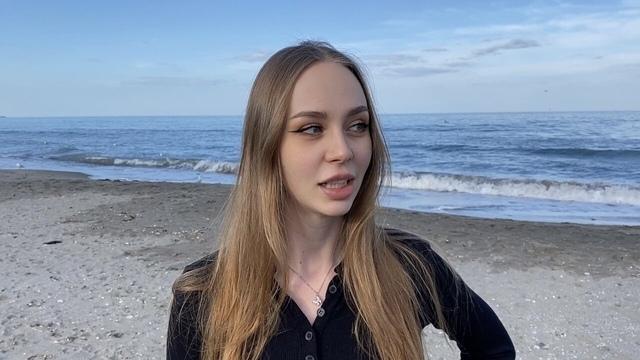 После прогулки по пляжу чувак развел молодуху на минет