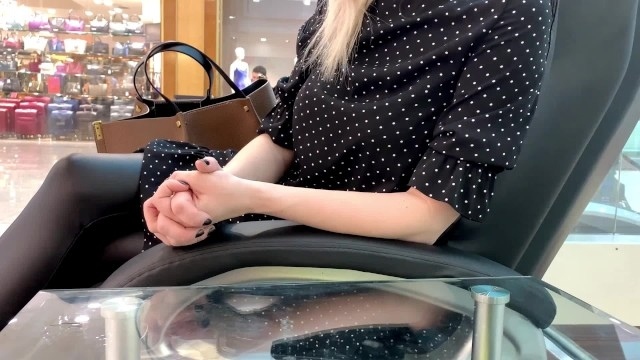 Пикаперу удалось развести русскую давалку на отсос и трах в туалете торгового центра