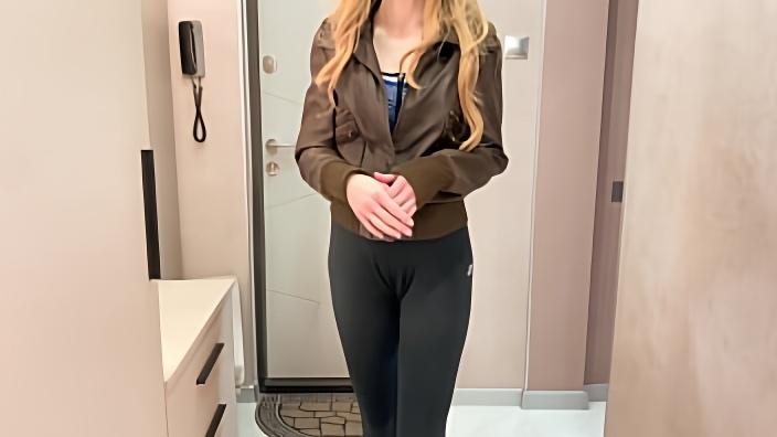 Жена ушла в ванную, а муж изменяет с её же толстозадой подругой