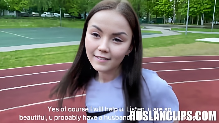 Познакомился с красоткой на спортивной площадке и уговорил ее заняться сексом
