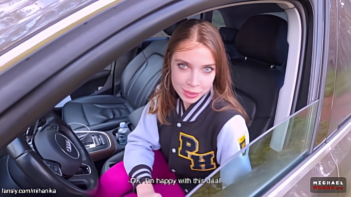 18-летняя девка прокатилась с приятелем за город и отдалась ему в тачке