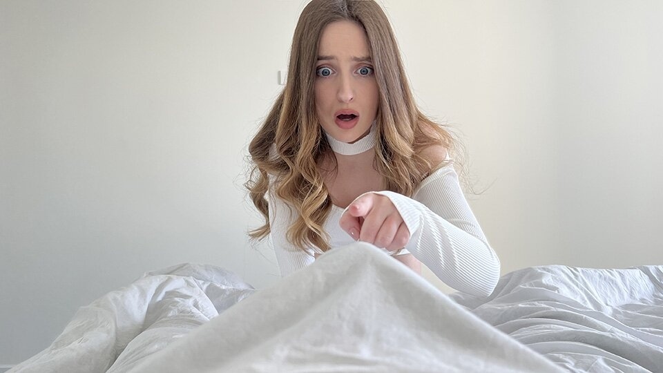 Anny Walker в белом платье заигрывает с ухажером и принимает в вагину стоячий член