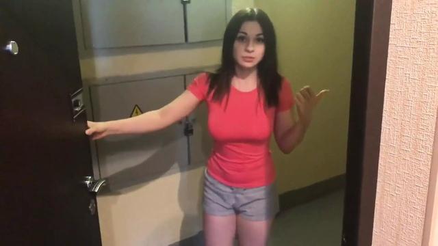 A neighbor came to meet at the same time and have sex