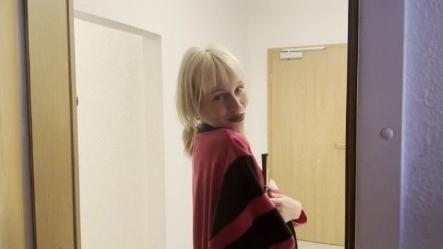 WHILE WATCHING ONLYFANS, A NEIGHBOR CAME AND I CUM ON HER FACE