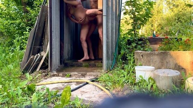 The first real video in the village shower of a real couple with a pregnant woman