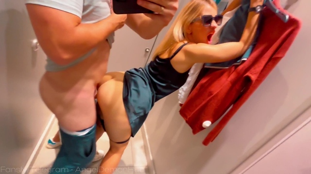 Casual sex in the fitting room with the saleswoman