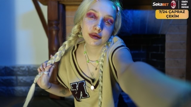 Alt-girl fingering her wet pussy and cumming for you on video call - LyalkaMotanka