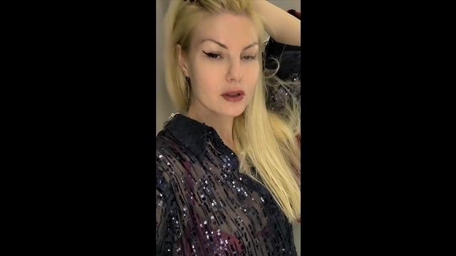 Risky public squirt while try on cute clothes