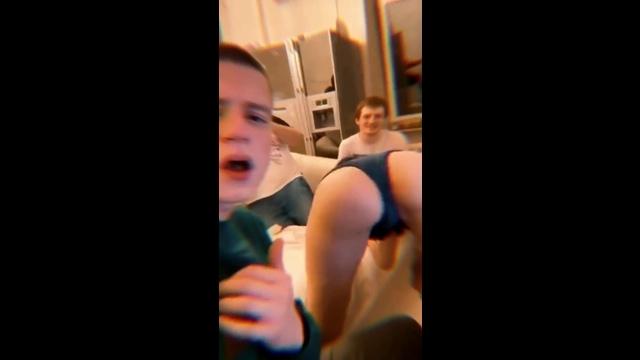 Mellstroy (Меллстрой) Русский белорусский стример - девушка трясет жопой